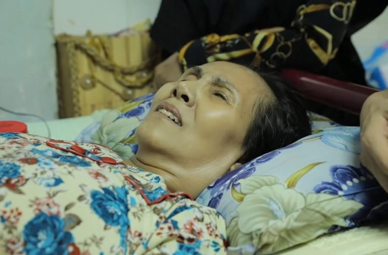 Năm 2020 sau khi xin vào Viện dưỡng lão nghệ sĩ bất thành, bệnh của bà đã nặng lại còn nặng hơn. Một người thân cho biết, nữ nghệ sĩ phải nhập viện 115 và ở phần mông, lưng bị hoại tử nghiêm trọng, khiến toàn thân đau nhức.