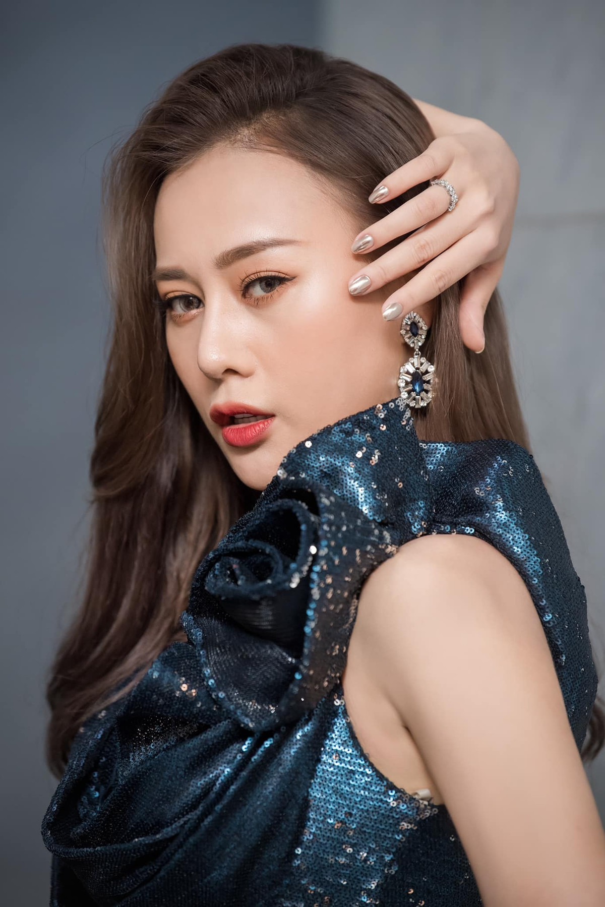 Phương Oanh đã giảm gần 6kg trong thời gian cùng lúc tham gia 2 phim "Những ngày không quên" và "Lựa chọn số phận".