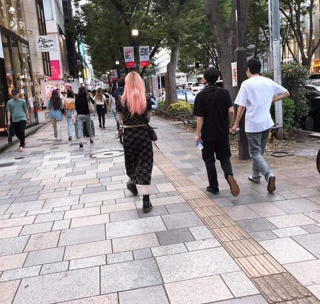 Năm 2015, fan lại bắt gặp hai người có ngoại hình giống với Sơn Tùng và Thiều Bảo Trâm đi du lịch Thái Lan. Sau đó là hình ảnh cả hai rời khỏi nhà riêng của Sơn Tùng đi ăn trưa.