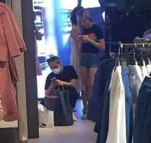 Năm 2017, fan lại chộp được ảnh Sơn Tùng và Thiều Bảo Trâm ở sân bay Hàn Quốc và cho rằng nữ ca sĩ cùng bạn trai tới dự Seoul Fashion Week.