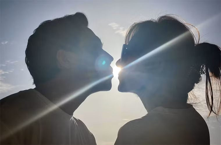 Theo nhận xét của Hari Won, chồng cô là người tử tế, phóng khoáng. Hari Won từng nói, cuộc đời cô từ đầu đến giờ cái gì cũng thấy sai, chỉ có lấy Trấn Thành là không sai.