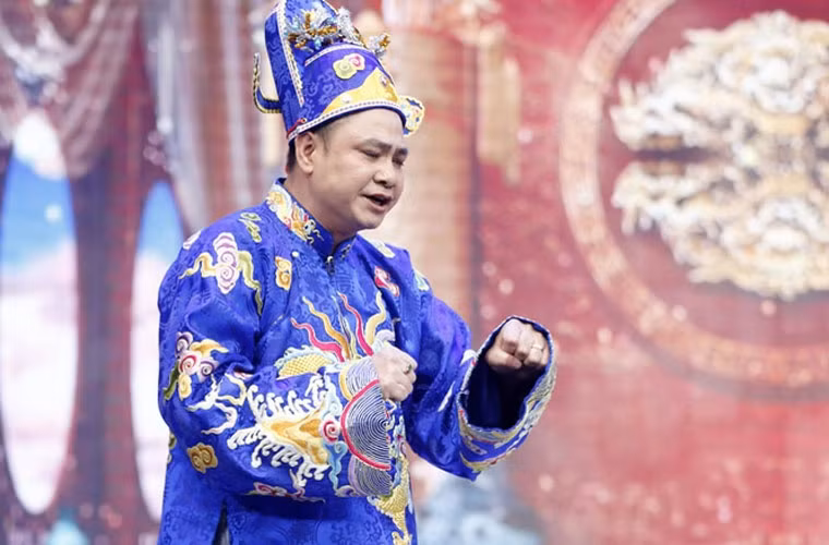 "Làm lụng như chim sâu, sống lâu như chim sẻ, mạnh khỏe như đại bàng, có họ hàng với đại biểu" – Táo Môi trường Tự Long có lời chúc vừa hài hước vừa đấy hàm ý trong Táo quân 2017.