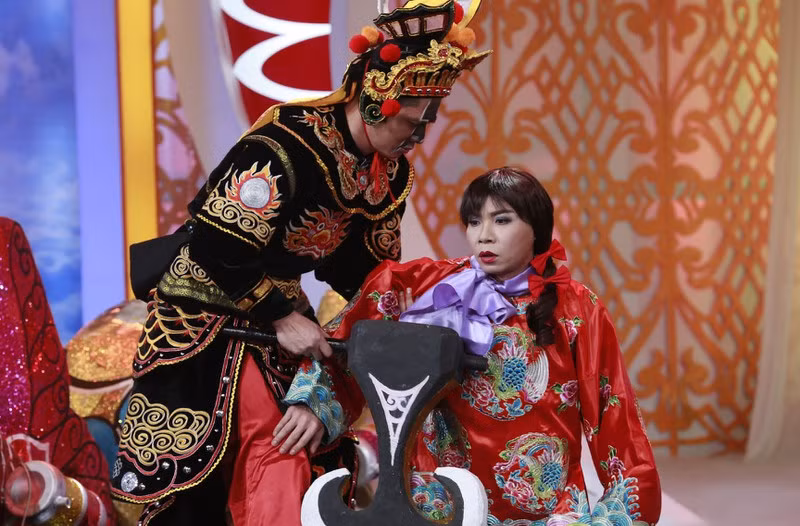 Câu nói chê bai nhan sắc Thiên Lôi của "Cô Đẩu" Công Lý trong Táo quân 2016 sau đó được mọi người sử dụng rất nhiều: “Cống rãnh mà đòi sóng sánh với đại dương, kênh mương mà đòi tương đương với thủy điện”.