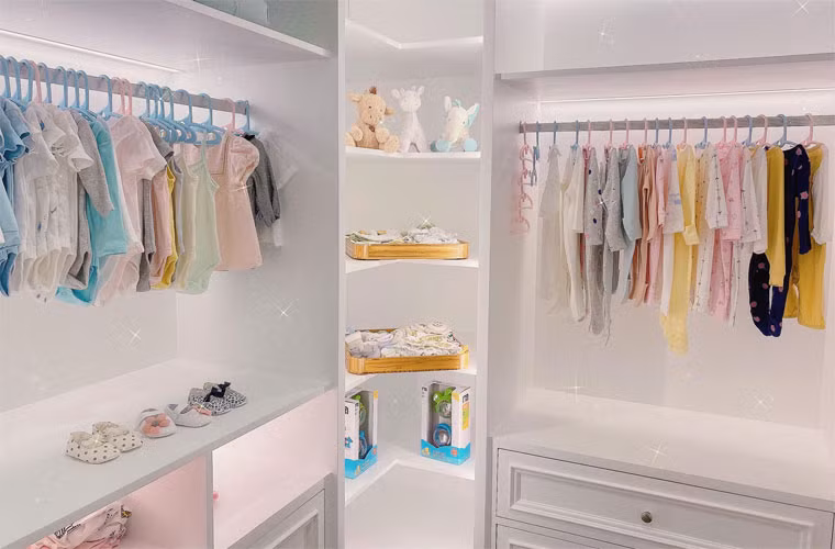 Trước đó, ông bố "quốc dân" còn khoe tủ quần áo hàng hiệu của con gái mới sinh khiến ai cũng phải xuýt xoa.