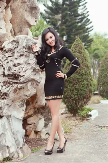 Vợ của giọng ca sinh năm 1967 nổi tiếng về nhan sắc khi từng lọt top 10 cuộc thi Người đẹp Hải Phòng năm 1994.