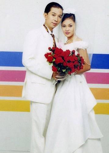 Bà xã của Long Nhật tên Vũ Thị Kim Ngân. Cả hai gặp nhau vào năm 1998 và nên duyên vợ chồng chỉ sau vài tháng hẹn hò.