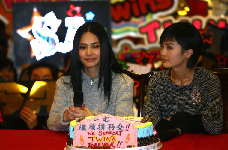 Kể từ đó danh tiếng của Chung Hân Đồng nổi như cồn không chỉ trong lĩnh vực âm nhạc mà còn lấn sang cả điện ảnh.