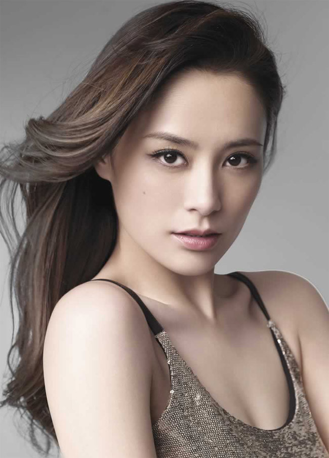 Trong chương trình truyền hình Be My Guest năm 2009, Chung Hân Đồng đã không ngại trả lời các câu hỏi về scandal với Trần Quán Hy và mối tình tan hợp suốt 5 năm giữa cô và nam ca sĩ đầy tai tiếng.