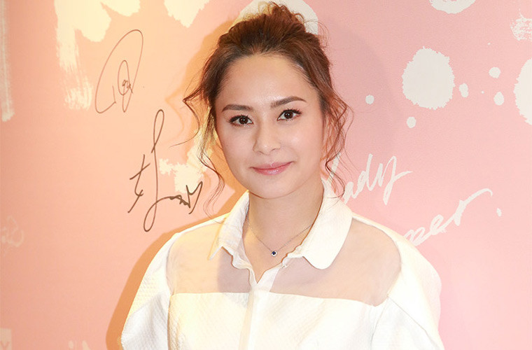 Chỉ sau 1 năm scandal ảnh nóng, Chung Hân Đồng lấy lại phong độ, trở lại làng giải trí và chứng minh thực lực của mình bằng live show âm nhạc và các tác phẩm điện ảnh như: “Xuất thủy phù dung”, “Võ Tắc Thiên bí sử”, “Diệp Vấn”….