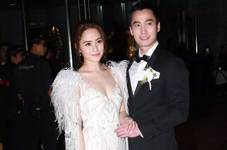 Truyền thông Trung Quốc cho biết, một trong những nguyên nhân khiến Chung Hân Đồng và Lại Hoằng Quốc chia tay là vì nữ ca sĩ luôn né tránh chuyện ân ái với chồng. Một người bạn tiết lộ, sau đám cưới, Chung Hân Đồng không thấy yêu họ Lại nên luôn từ chối chồng chuyện phòng the.