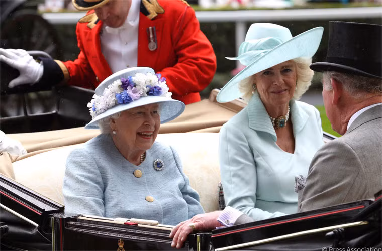 “Chúc mừng sinh nhật lần thứ 94 của Nữ hoàng” – Jackson viết trên Twitter.