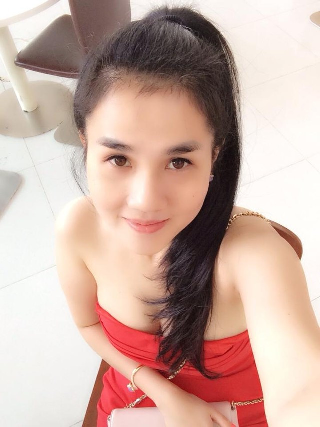 Ngoài việc phụ giúp em gái trong kinh doanh mỹ phẩm, đầu năm 2019, Ngọc Bích còn thử sức trong lĩnh vực âm nhạc, trở thành ca sĩ với nghệ danh Suri Baby.