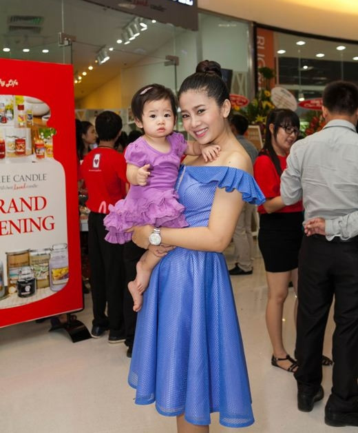 Con gái nhỏ chính là động lực để Mai Phương cố gắng trong công việc và cuộc sống. Cô chăm chỉ chạy show, đóng phim và kinh doanh online, làm mọi thứ để đủ tiền lo cho con có được một cuộc sống đầy đủ.