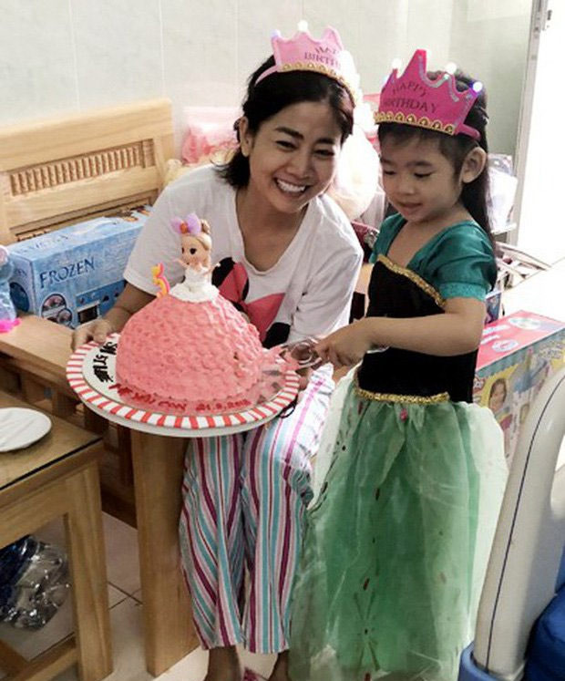 Năm 2018, khi mới nhập viện không lâu nhưng Mai Phương vẫn cố gắng tổ chức sinh nhật lần thứ 5 cho con gái ngay trong phòng bệnh mình đang điều trị. Nữ ca sĩ kiêm diễn viên muốn con gái có được những kỷ niệm đẹp nhất cùng mẹ khi mẹ còn sống.