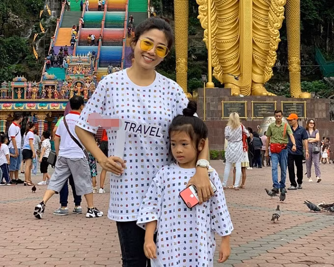 Biết căn bệnh của mình khó qua khỏi, Mai Phương đã tranh thủ mọi thời gian có thể sau những đợt điều trị, sức khỏe ổn hơn, cô đưa con gái Lavie đi du lịch rất nhiều nơi trong và ngoài nước như Hội An, Nhật, Singapore… với mong muốn con được trải nghiệm và khám phá nhiều điều mới lạ.