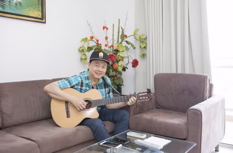 Tại Việt Nam, Chí Tài sống trong một căn chung cư nhỏ, cuộc sống của anh rất giản dị.