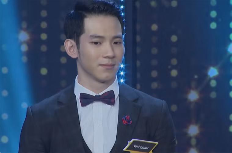 Khuôn mặt thư sinh và thân hình 6 múi của Phú Thịnh khiến anh được đánh giá cao trong chương trình Người ấy là ai.
