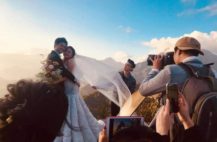 Thanh Lam ủng hộ chuyện yêu đương của đôi trẻ nhưng Quốc Trung khi thấy con gái yêu sớm tỏ ra lo lắng.