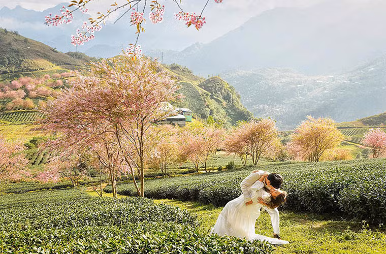 Thiện Thanh sinh năm 1996, cô thừa hưởng nhiều nét đẹp và gen nghệ thuật của cả bố và mẹ.