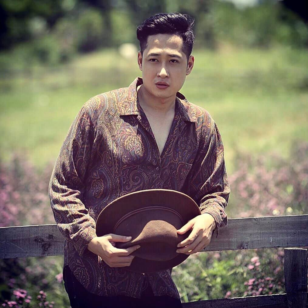 Mạnh Hưng được biết đến với nhiều vai diễn phản diện. Trước "Hướng dương ngược nắng", anh từng tham gia các bộ phim như: "Hôn nhân trong ngõ hẹp", "Hoa hồng trên ngực trái", "Ghét thì yêu thôi", "Những nhân viên gương mẫu", "Đừng bắt em phải quên"...