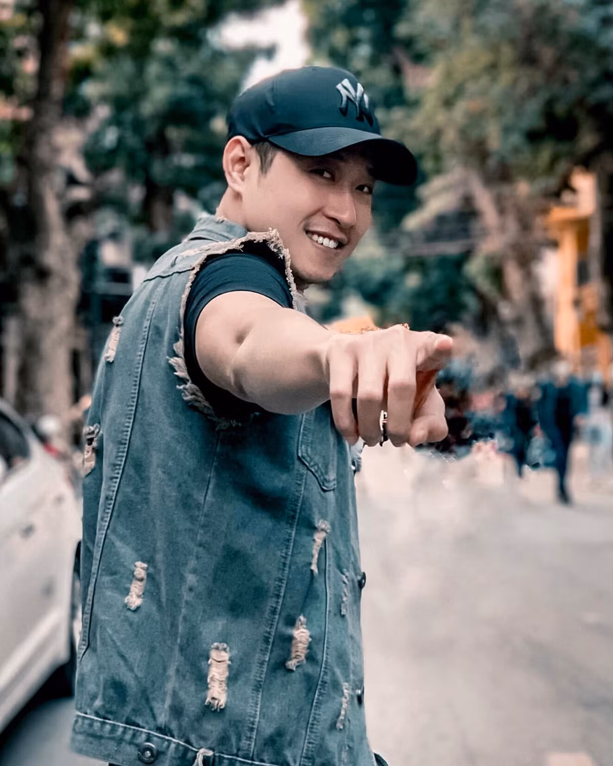 Ngoài đời, Hải bóng của "Hướng dương ngược nắng" khá thân thiện và hài hước. Anh thường trêu đùa bạn bè, đồng nghiệp và fan trên trang cá nhân.