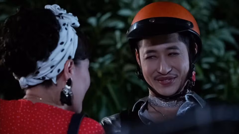 Ve banh bao khac han tren phim cua “Hai bong eo la” Manh Hung