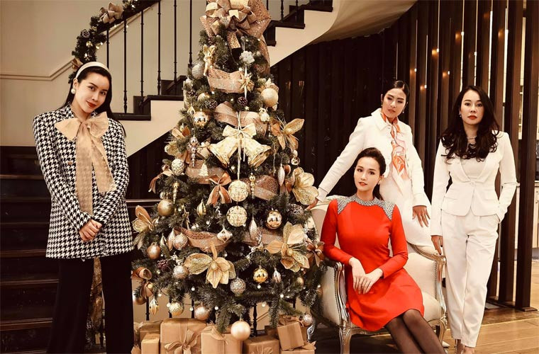 Ca sĩ Lưu Hương Giang, Hoa hậu Ngọc Hân cùng Lã Thanh Huyền tạo dáng trong căn biệt thự sang chảnh của cô.