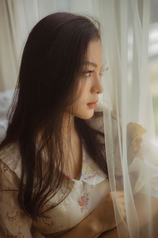 Em Bi còn từng đoạt danh hiệu Hoa khôi Học đường Phú Yên năm 2016, Quán quân cuộc thi "The Look" tại ĐH KHXH&amp;NV năm 2019.