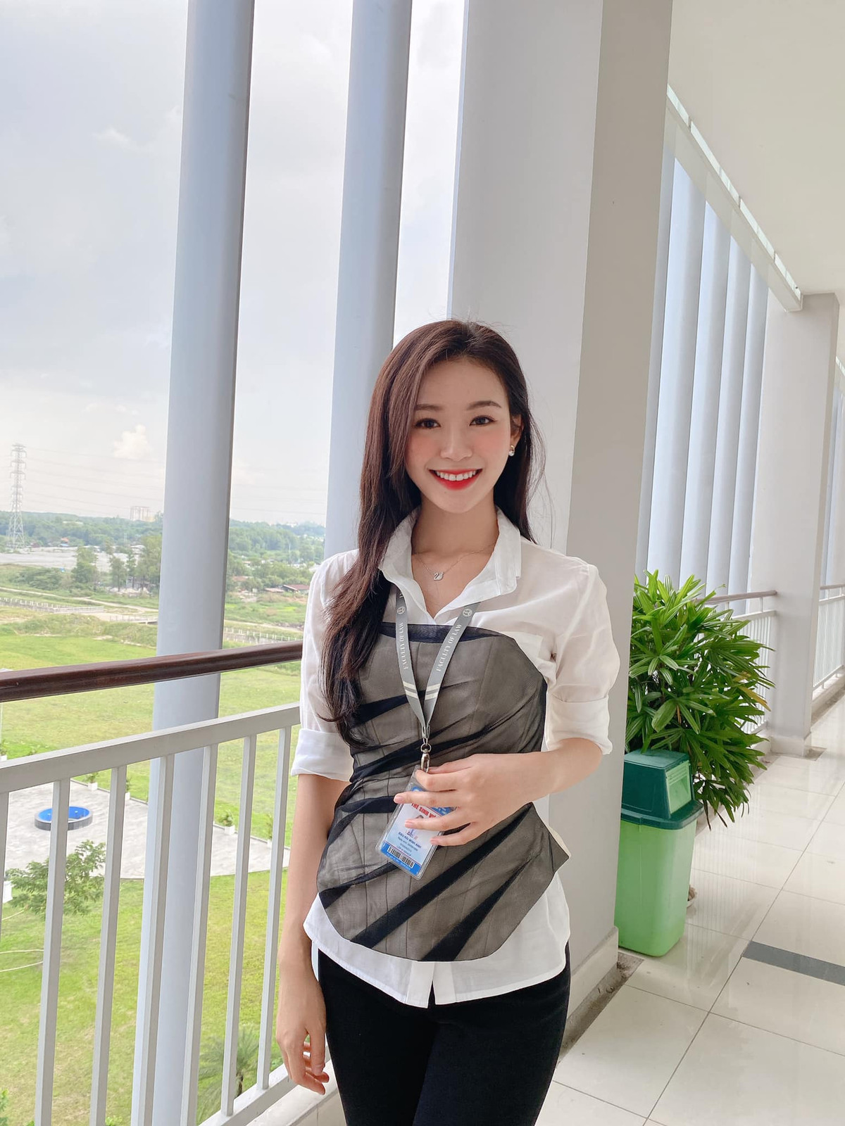 Tham gia Hoa hậu Việt Nam năn nay, Minh Anh bộc bạch: "Em cảm thấy chiến thắng lớn nhất đối với em đó chính là em đã mang được đôi giày cao gót 15 phân mà trước giờ em chưa bao giờ nghĩ mình có thể đi. Em dám mặc bikini trình diễn trước mặt mọi người và từ cô gái Minh Anh nhút nhát em đã dám bước đi mạnh mẽ trên sân khấu. Hơn hết, lần đầu tiên em đã cùng các bạn thí sinh khác vui, khóc cùng nhau trên 1 sân khấu".