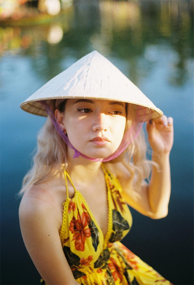 Khi về Việt Nam, nữ ca sĩ sinh năm 1994 từ chối vài lời mời đóng phim để tập trung hoàn toàn cho âm nhạc. Nữ ca sĩ cho biết sắp tới cô sẽ thực hiện sản phẩm âm nhạc cho Trà My Idol, Châu Nhi The Voice.