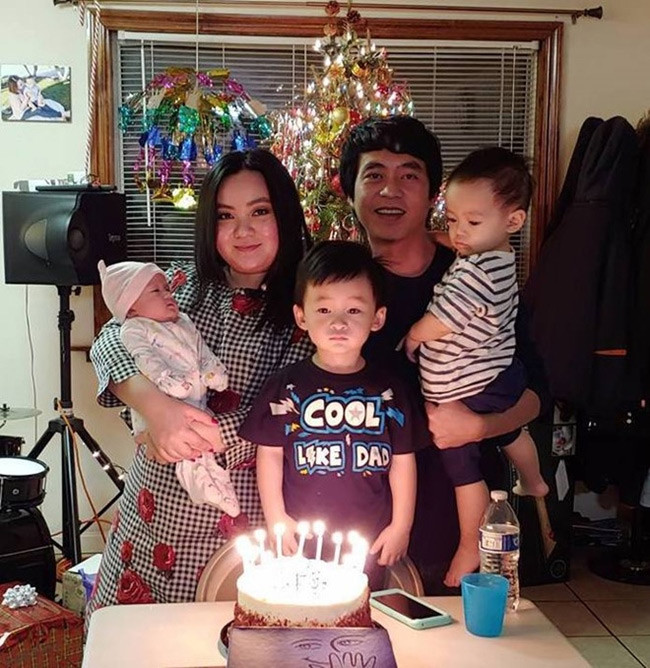 Xuân Mai sinh liền một mạch 3 nhóc tì trong ba năm liên tiếp. Mặc dù vất vả kiếm sống và chăm con nhưng gia đình nhỏ của cô rất hạnh phúc.