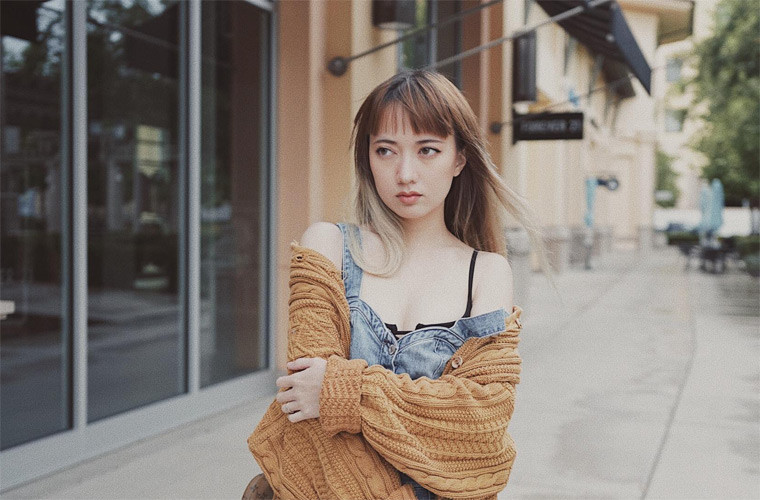 Năm 2010, ở tuổi 16, Xuân Nghi sang Mỹ du học và tốt nghiệp ngành Music Industry tại Trường Đại học Nam California (University of Southern California).