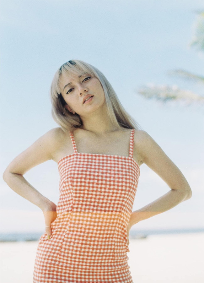 Xuân Nghi là một trong những sinh viên xuất sắc của trường Đại học Nam California và sau khi tốt nghiệp cô làm việc cho một công ty tổ chức biểu diễn ở Mỹ.