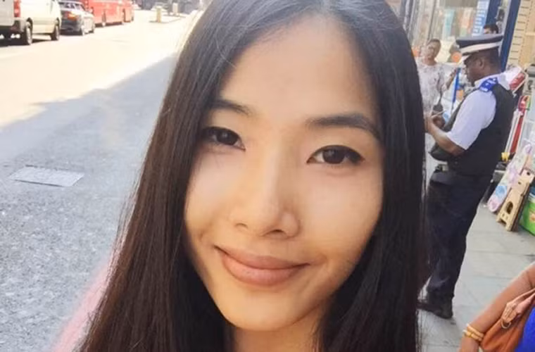 Khuôn mặt vốn hốc hác, góc cạnh, nàng Á hậu 1 Hoa hậu Hoàn vũ Việt Nam 2017 bị chê kém sắc khi không make up.