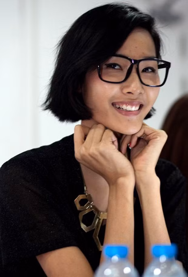 Hoàng Thùy để mặt mộc cùng dàn mẫu Vietnam’s Next Top Model 2011 tập luyện chuẩn bị cho đêm thời trang F Fashion Show 2013.