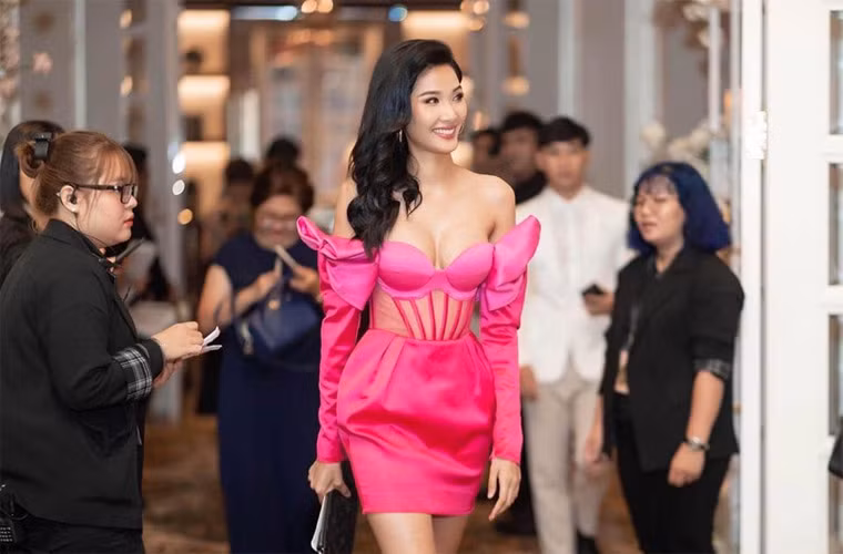 Năm 2017, Hoàng Thùy từng bị chê bai nhan sắc khi giành ngôi Á hậu 1 Hoa hậu Hoàn vũ Việt Nam. Đến năm 2019 khi đại diện Việt Nam đi thi Hoa hậu Hoàn vũ cô cũng vấp phải những ý kiến phản đối. Nhưng kết quả là vẻ đẹp của cô đã được thế giới công nhận và lọt vào top 20 cuộc thi Hoa hậu Hoàn vũ 2019.