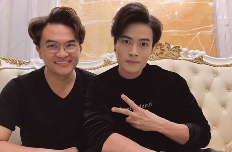 Tuy nhiên, nam MC lại dính nghi vấn đang hẹn hò với đàn em Võ Tấn Phát từ nhiều năm nay, nhưng cả hai đều giữ im lặng trước những tin đồn.