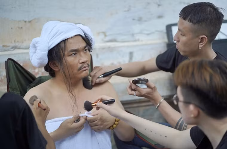 Trước khi làm MC, Đại Nghĩa là diễn viên của sân khấu kịch Idecaf và là một diễn viên điện ảnh, truyền hình.