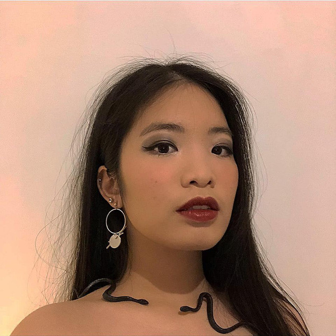 Cô bạn được nhận xét là có đôi mắt giống bố, thừa hưởng làn da trắng và nét đẹp từ mẹ.