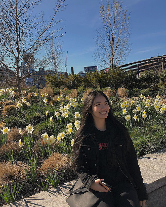 10X sở hữu vẻ trong trẻo, gương mặt thanh tú, đôi mắt to tròn.