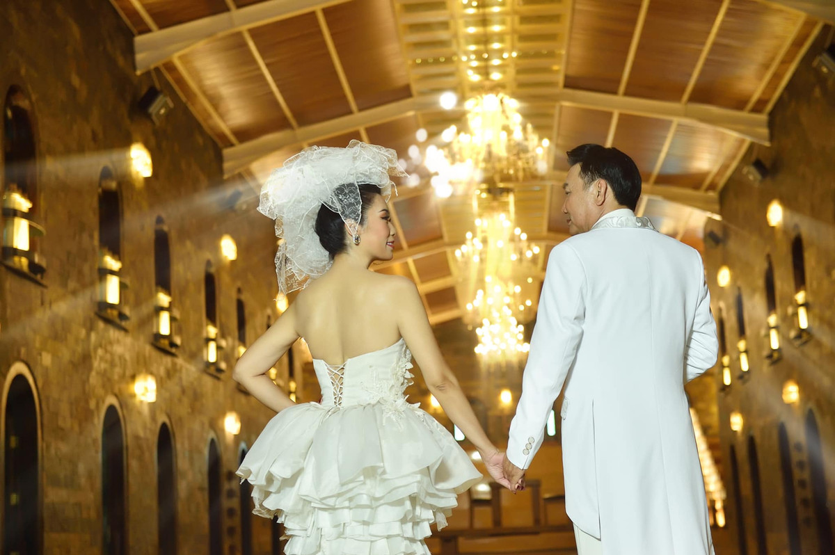 Từng sinh sống ở Mỹ nhưng vì quá yêu vợ, doanh nhân Trấn Phương chấp nhận ở rể tại Việt Nam.