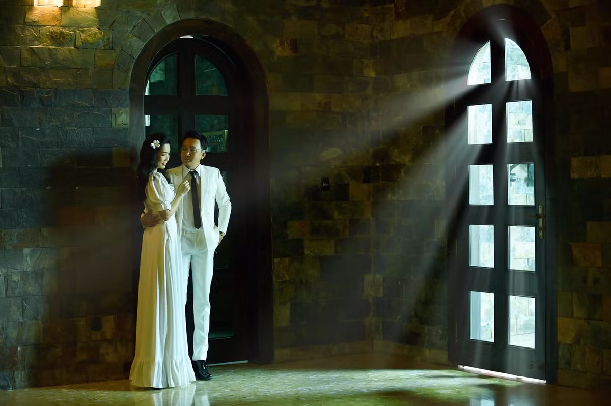 Ở tuổi 48, chị vẫn giữ được nét đẹp từ thời thiếu nữ.