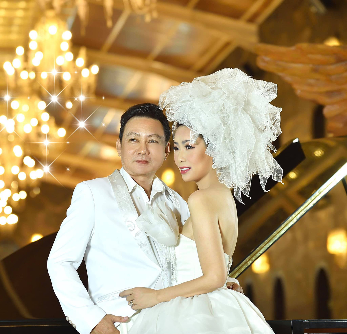 Trên trang cá nhân, Trịnh Kim Chi vừa chia sẻ bộ ảnh kỷ niệm 20 năm ngày cưới.