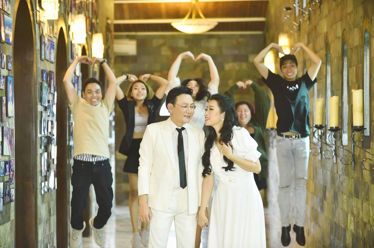 Hôn nhân của Á hậu Việt Nam 1994 và ông xã đại gia vẫn mặn nồng, viên mãn sau 20 năm.