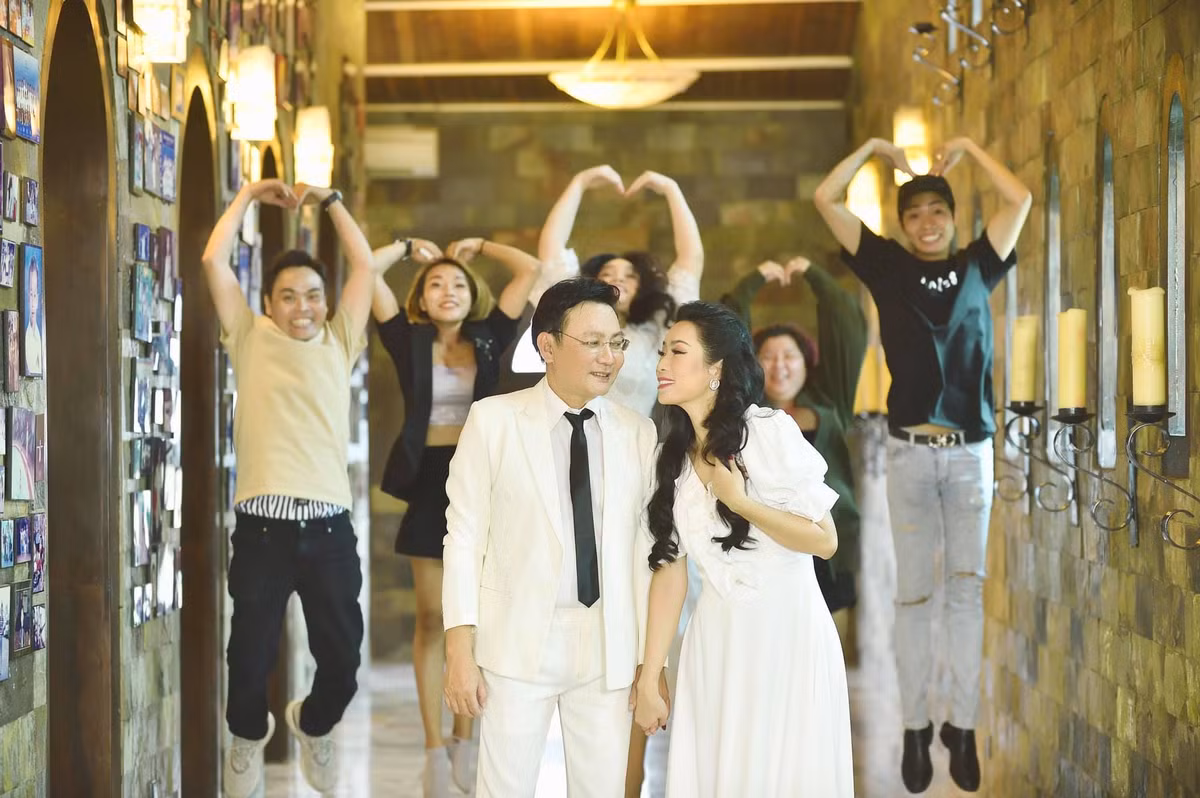 Hôn nhân của Á hậu Việt Nam 1994 và ông xã đại gia vẫn mặn nồng, viên mãn sau 20 năm.