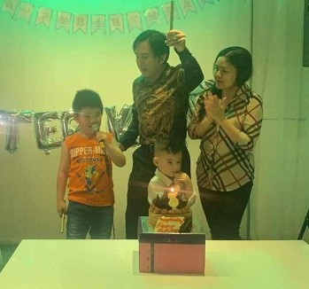 Tổ ấm của hai nghệ sĩ cải lương trong tiệc sinh nhật con trai.