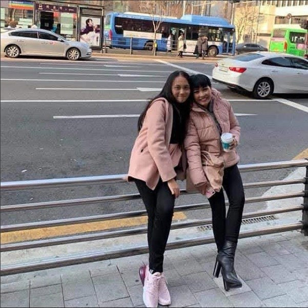 Bé Gà tên thật là Bùi Hà Nghi Phương. Sau khi sinh ra, nhóc tì được mẹ giấu kín hình ảnh. Phương Thanh chỉ công khai gương mặt con gái khi Nghi Phương 11 tuổi.