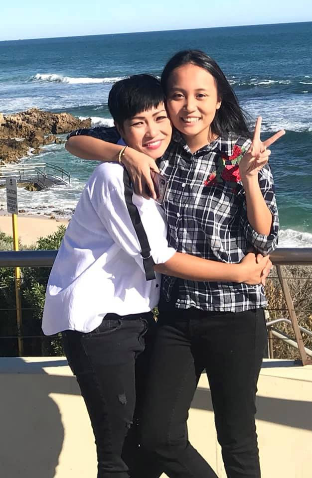 “Tớ phải giảm làm sao cho 2 đứa ta bằng đôi phải lứa nè để cho bạn có người để trò chuyện vui chơi xem phim chung á. Giờ bạn lớn nhanh quá, mình lại chạy đua theo bạn không kịp thở luôn…”, Phương Thanh tâm sự trên trang cá nhân.