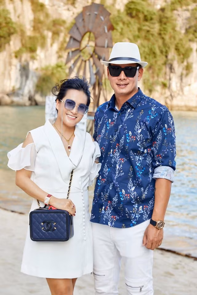 Bình Minh cũng chọn cách dần vắng bóng khỏi Vbiz và hạn chế sử dụng trang cá nhân để cuộc sống gia đình không bị ảnh hưởng.