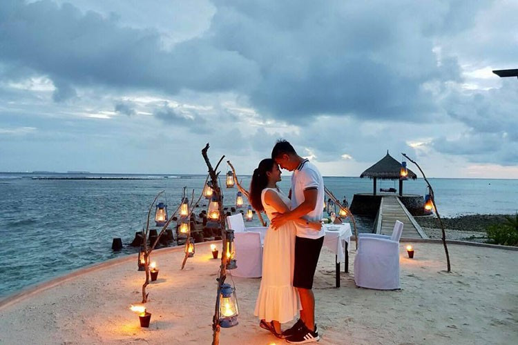 Cả hai tận hưởng cuộc sống hôn nhân ngọt ngào bên nhau sau bao sóng gió.